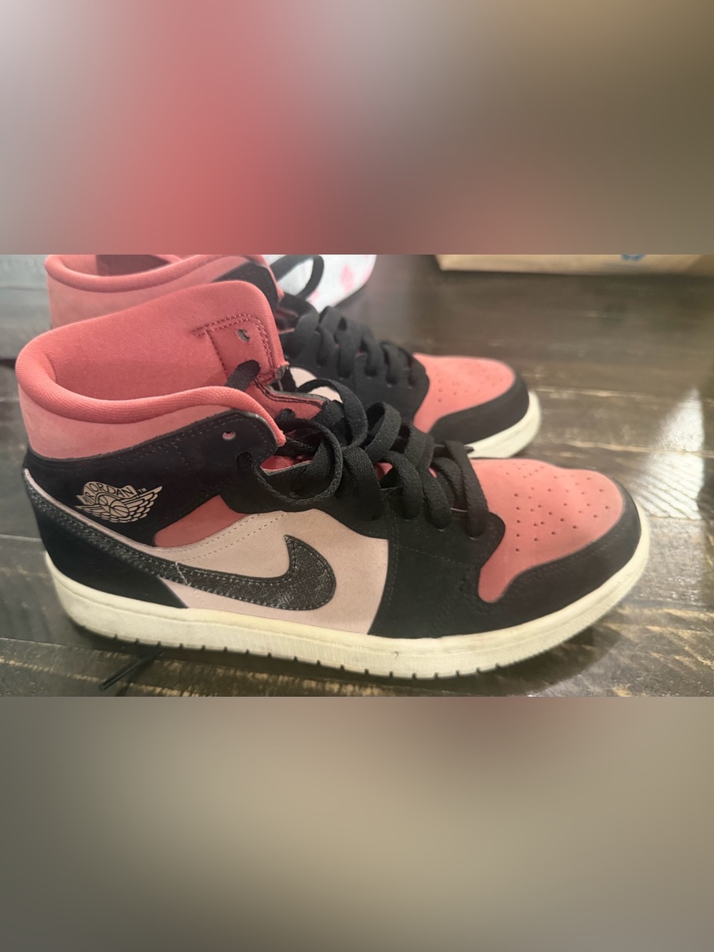 Jordan Low-Top Sneakers Pink and White Interior